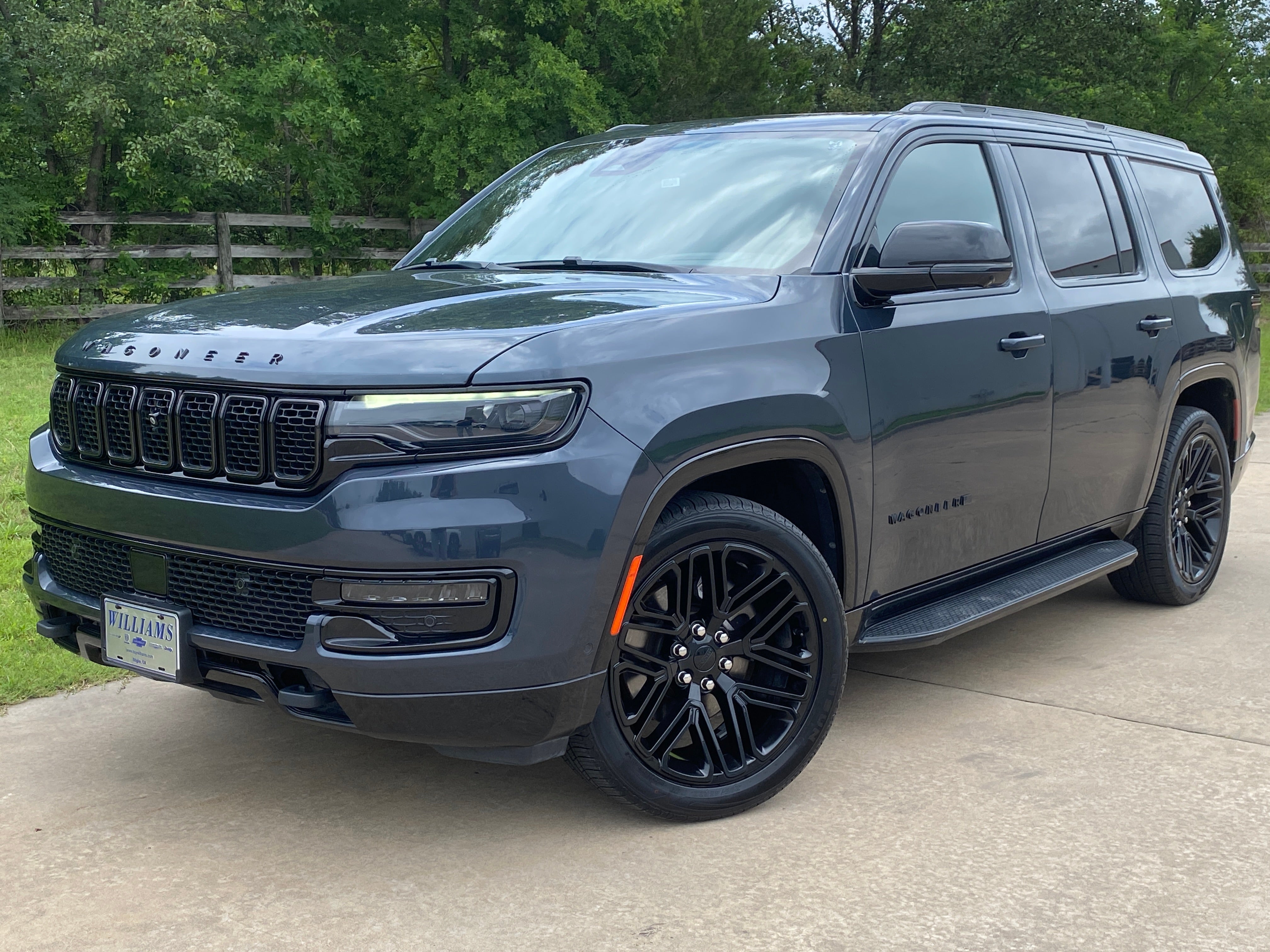 2024 Jeep Wagoneer Base