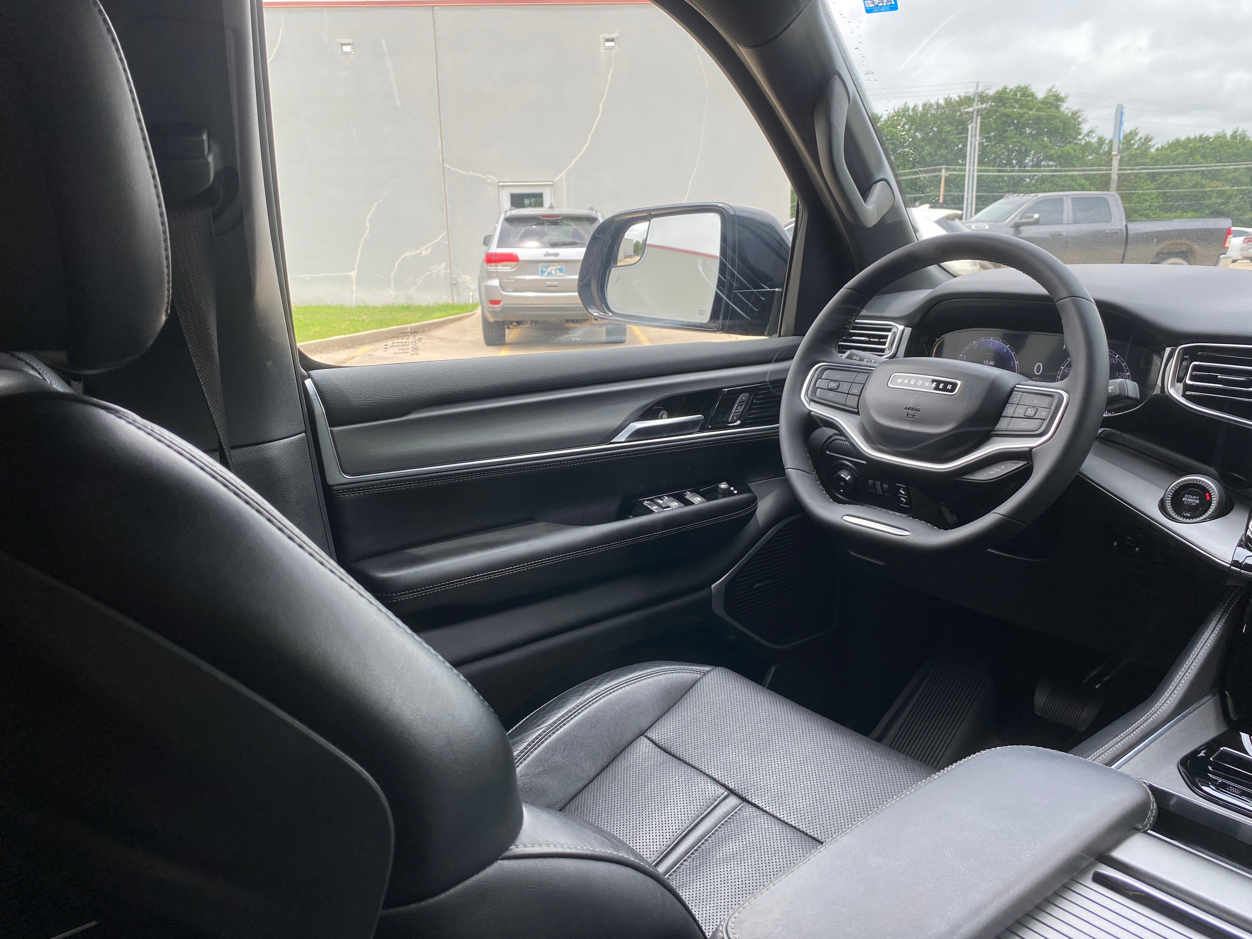 2024 Jeep Wagoneer Base