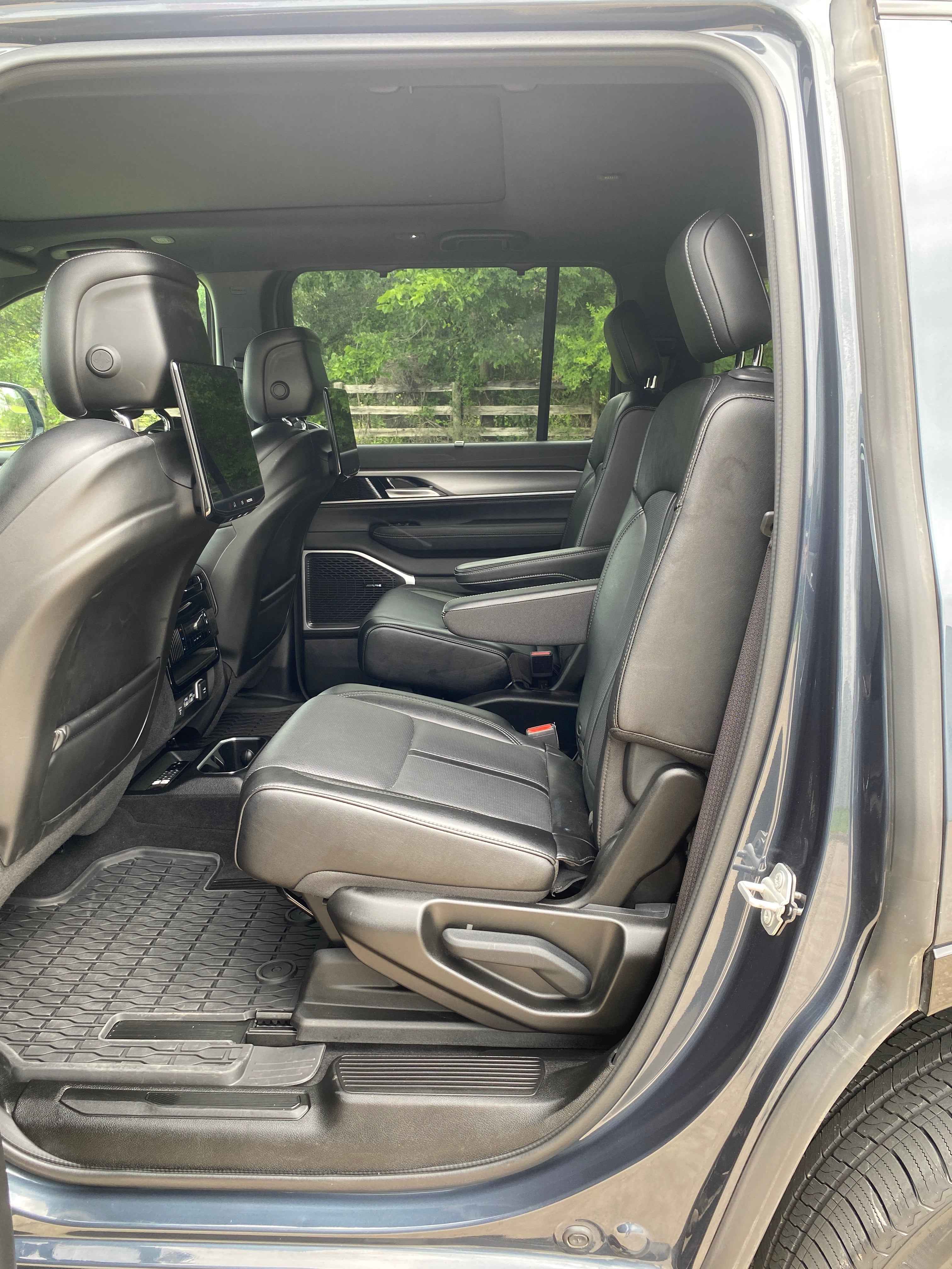 2024 Jeep Wagoneer Base