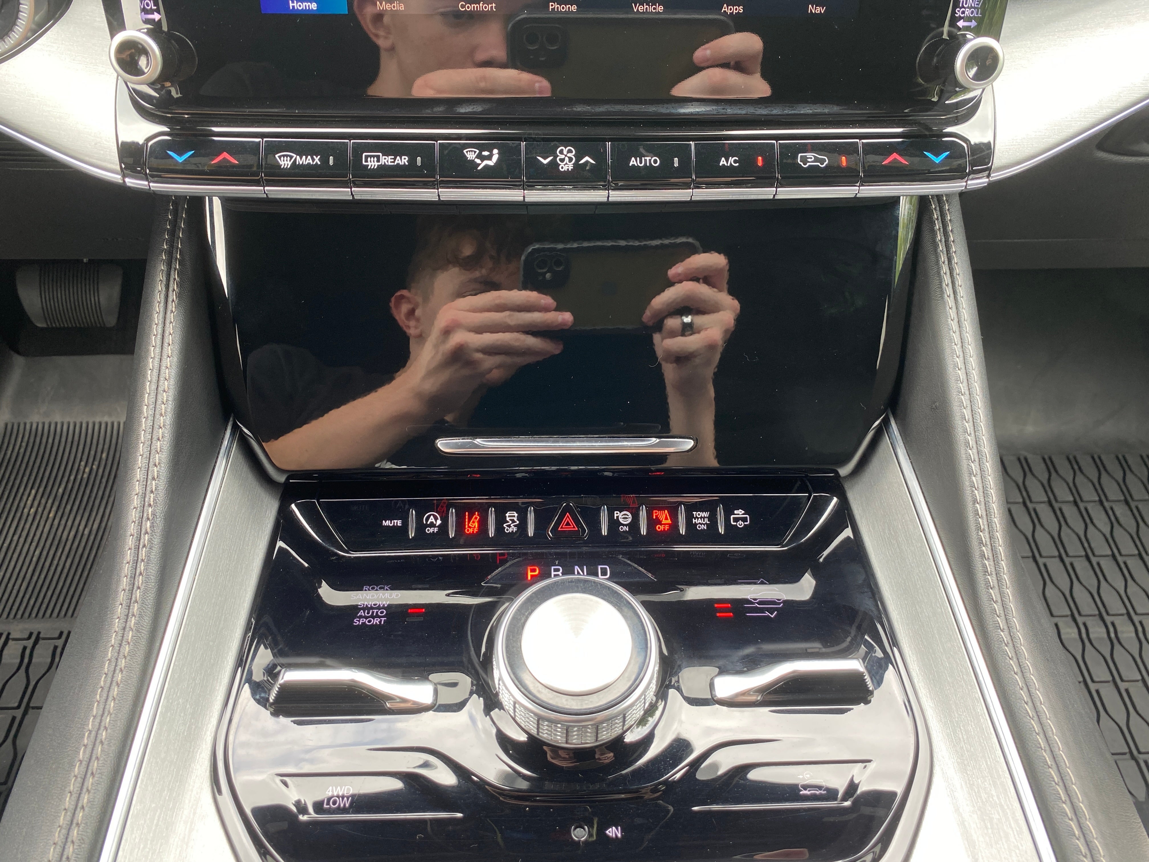2024 Jeep Wagoneer Base