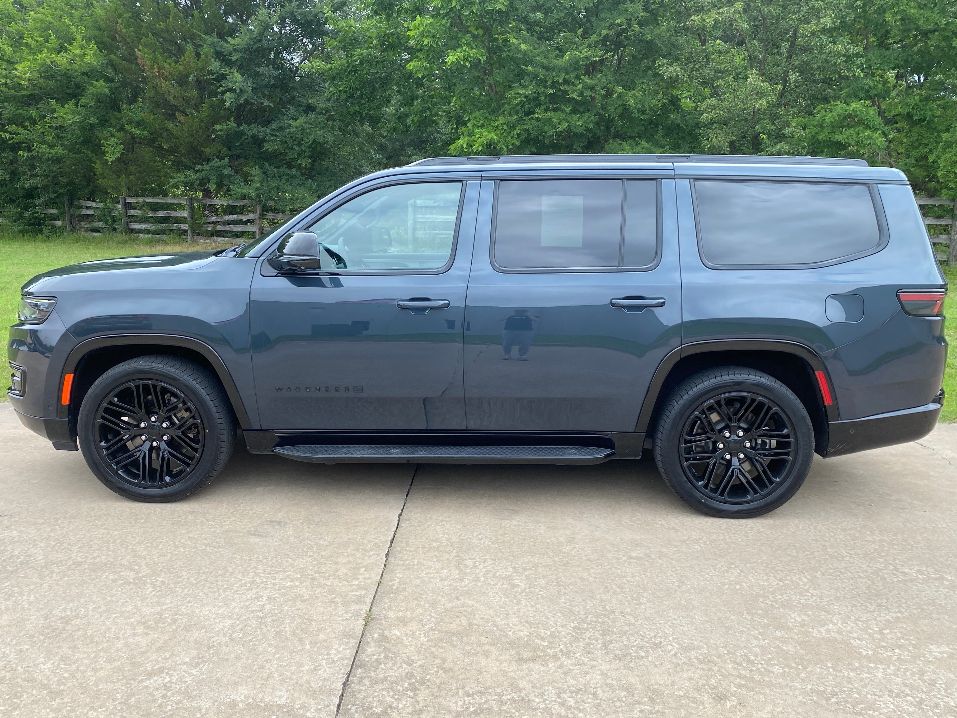 2024 Jeep Wagoneer Base