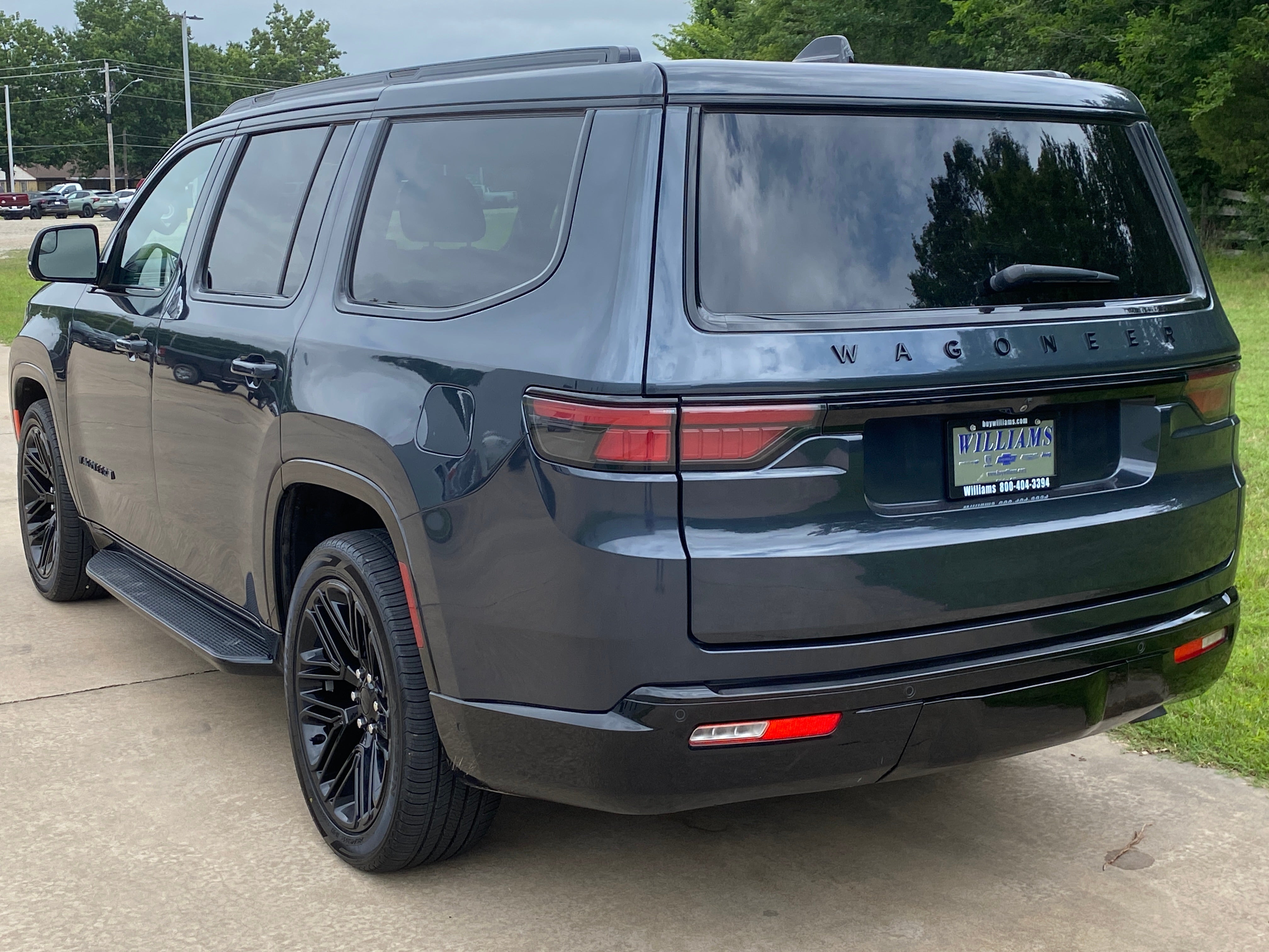 2024 Jeep Wagoneer Base