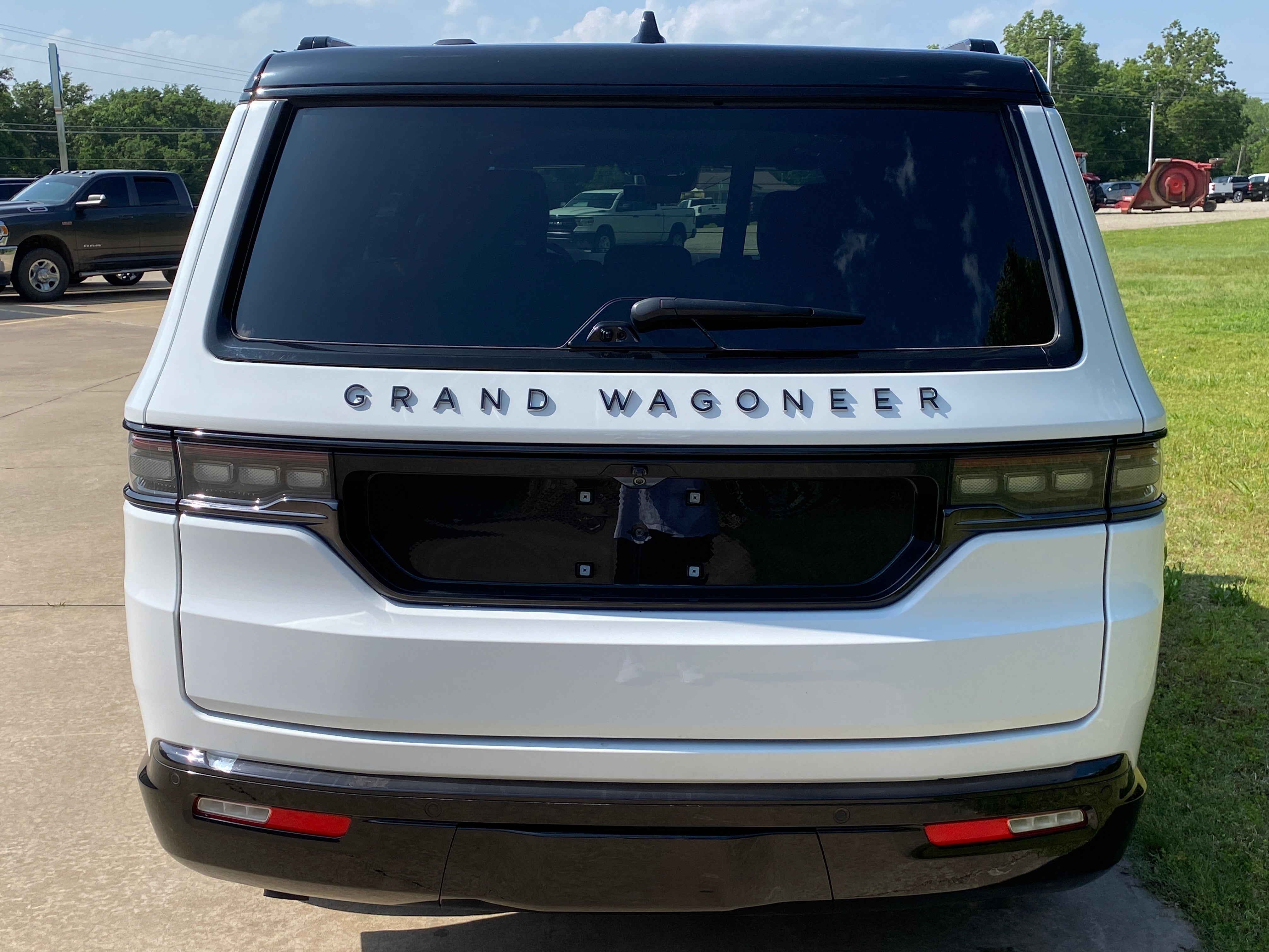 2025 Jeep Grand Wagoneer Base