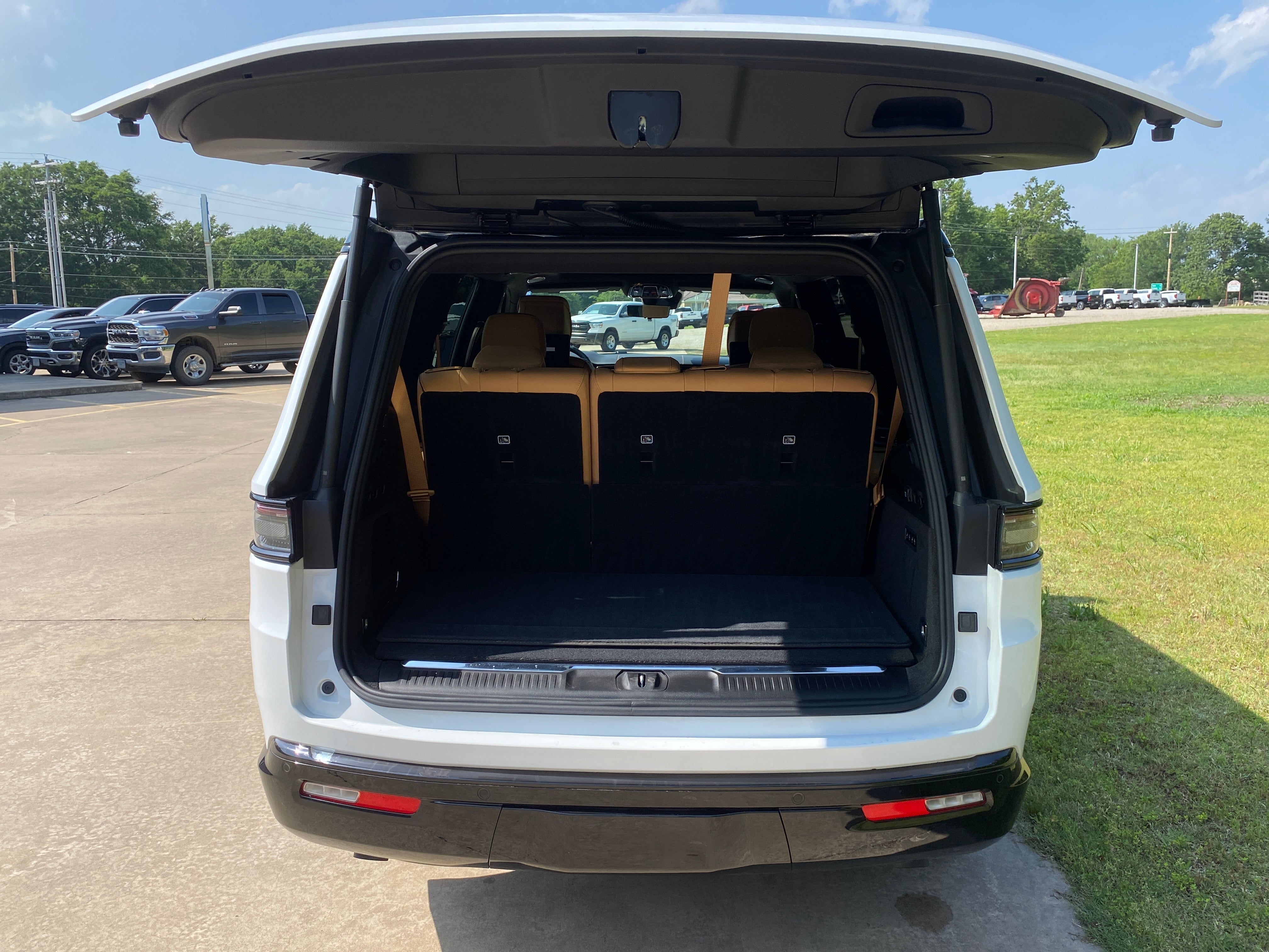 2025 Jeep Grand Wagoneer Base