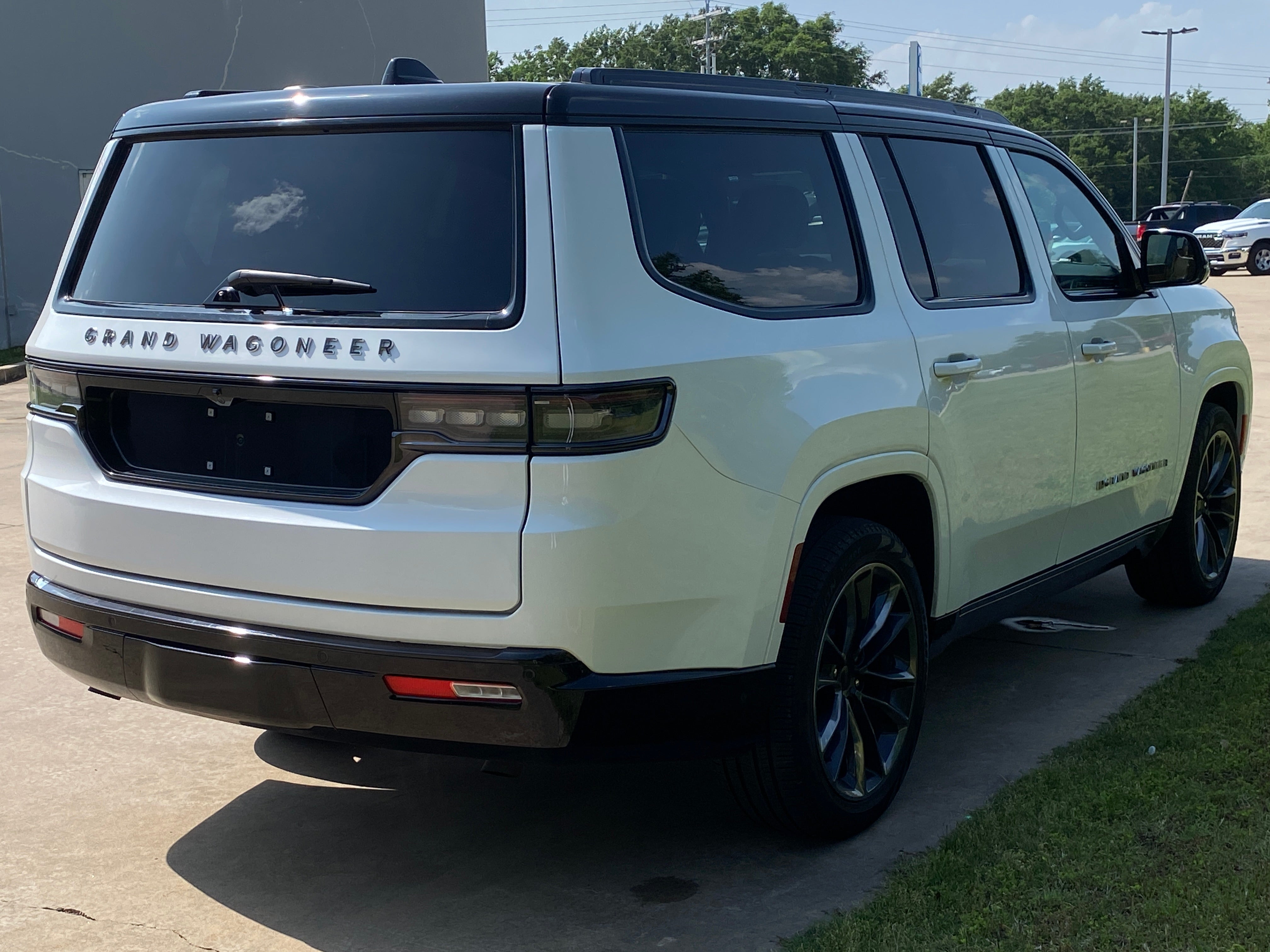 2025 Jeep Grand Wagoneer Base
