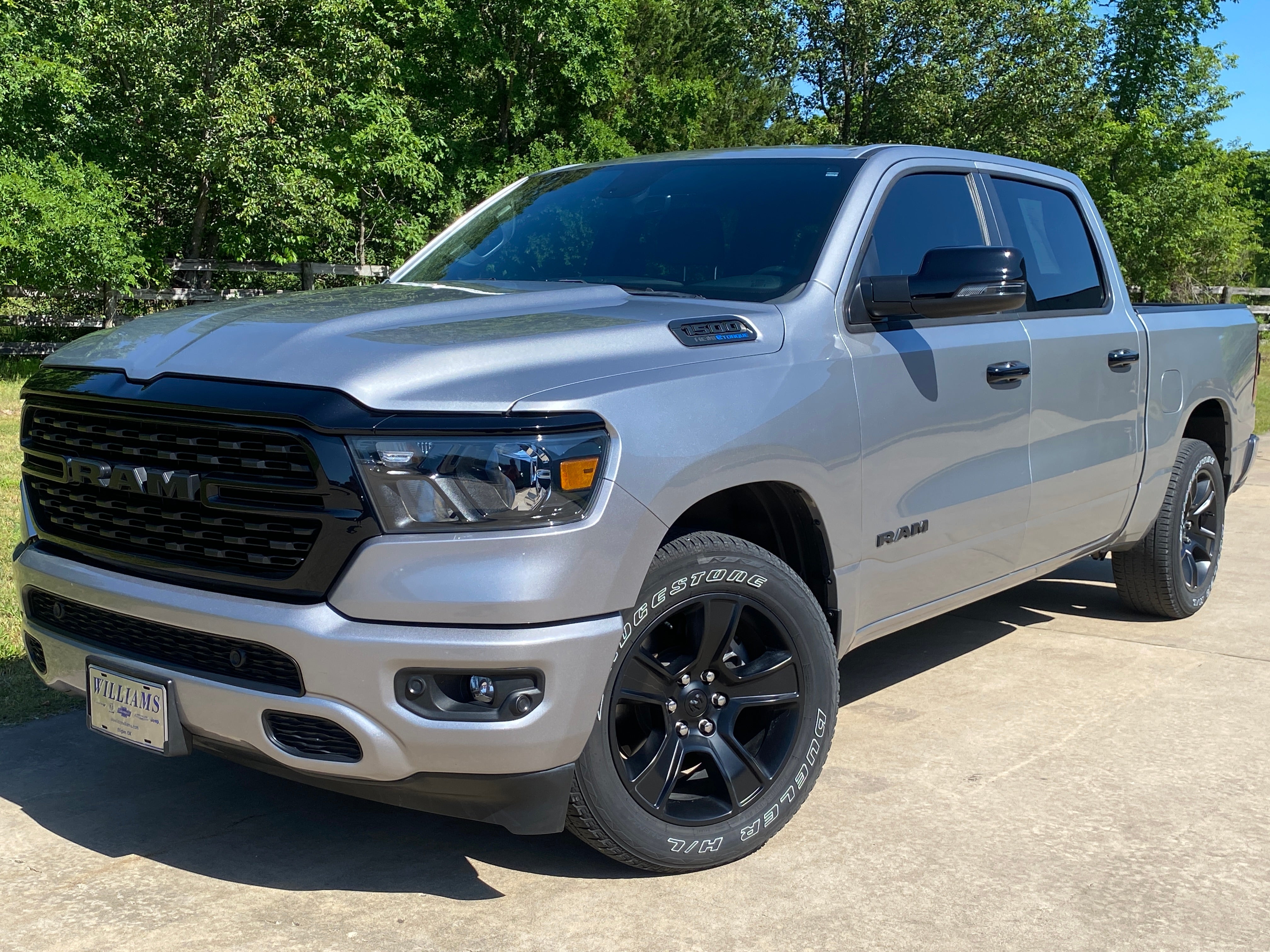 2024 RAM 1500 Big Horn/Lone Star 4x4 Crew Cab 5'7's photo