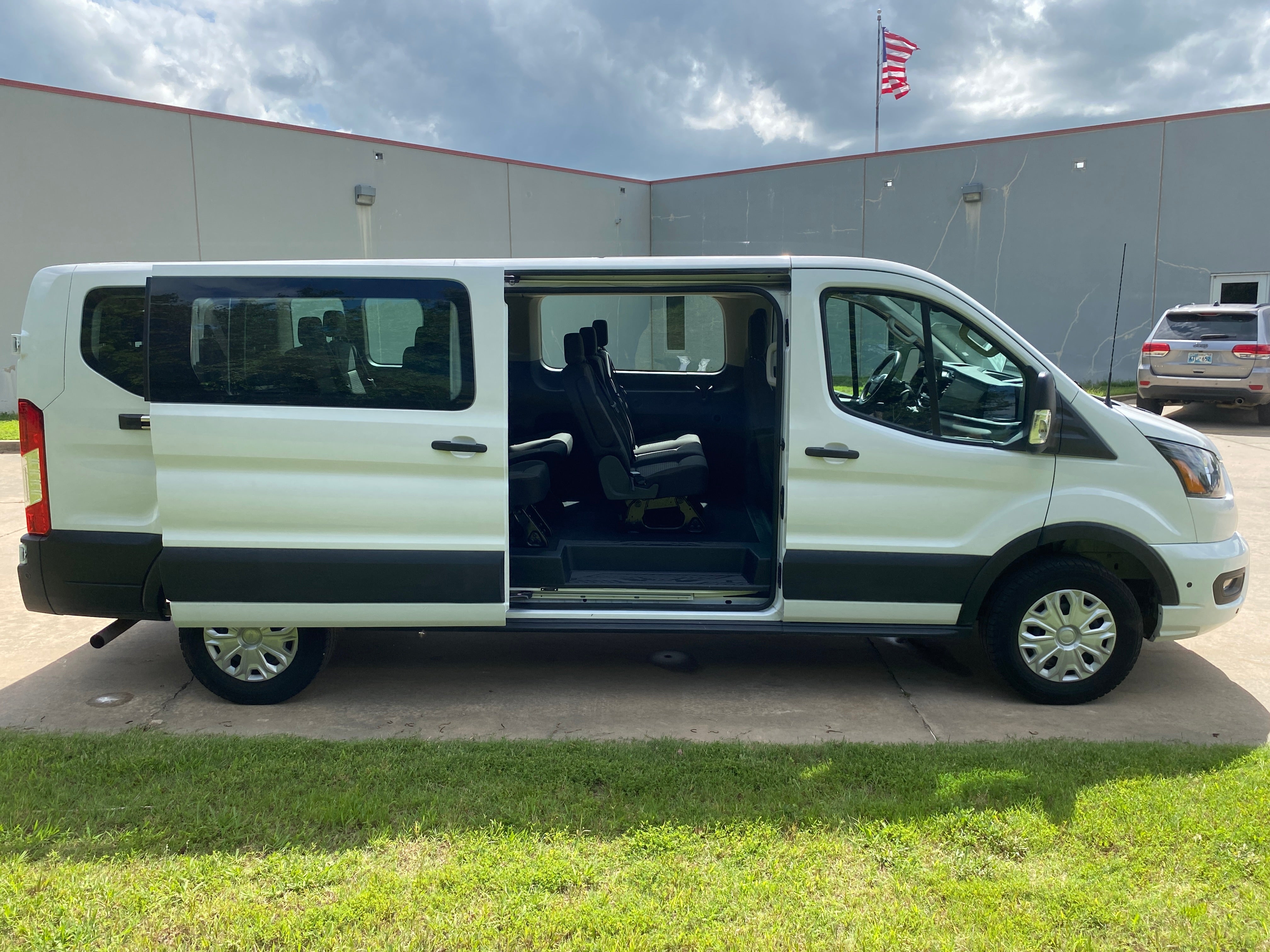 2025 Ford Transit Passenger Wagon XL