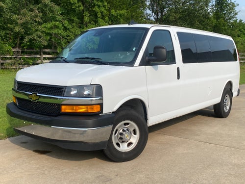 2025 Chevrolet Express Passenger 1LT