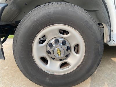 2025 Chevrolet Express Passenger 1LT