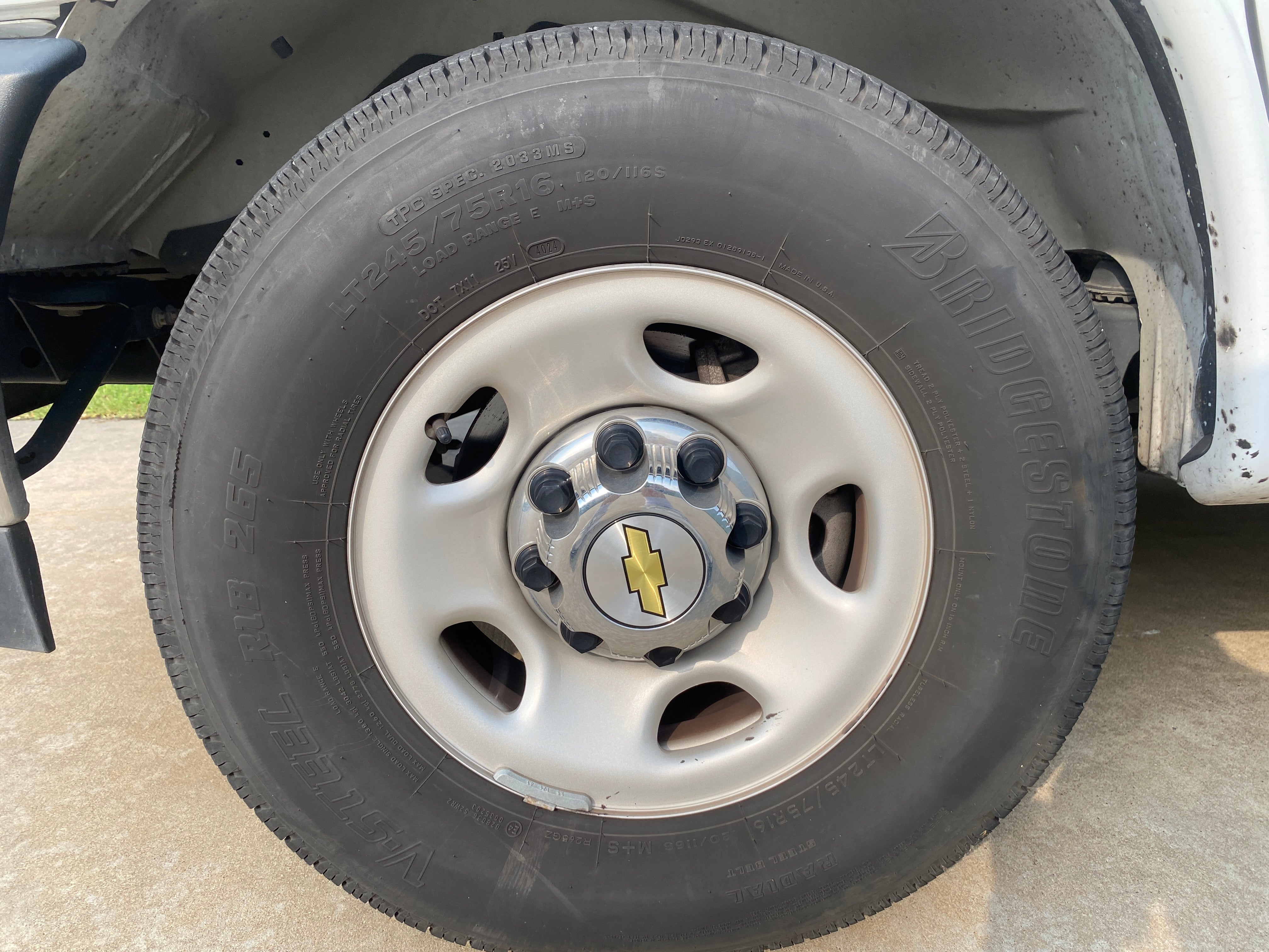 2025 Chevrolet Express Passenger 1LT