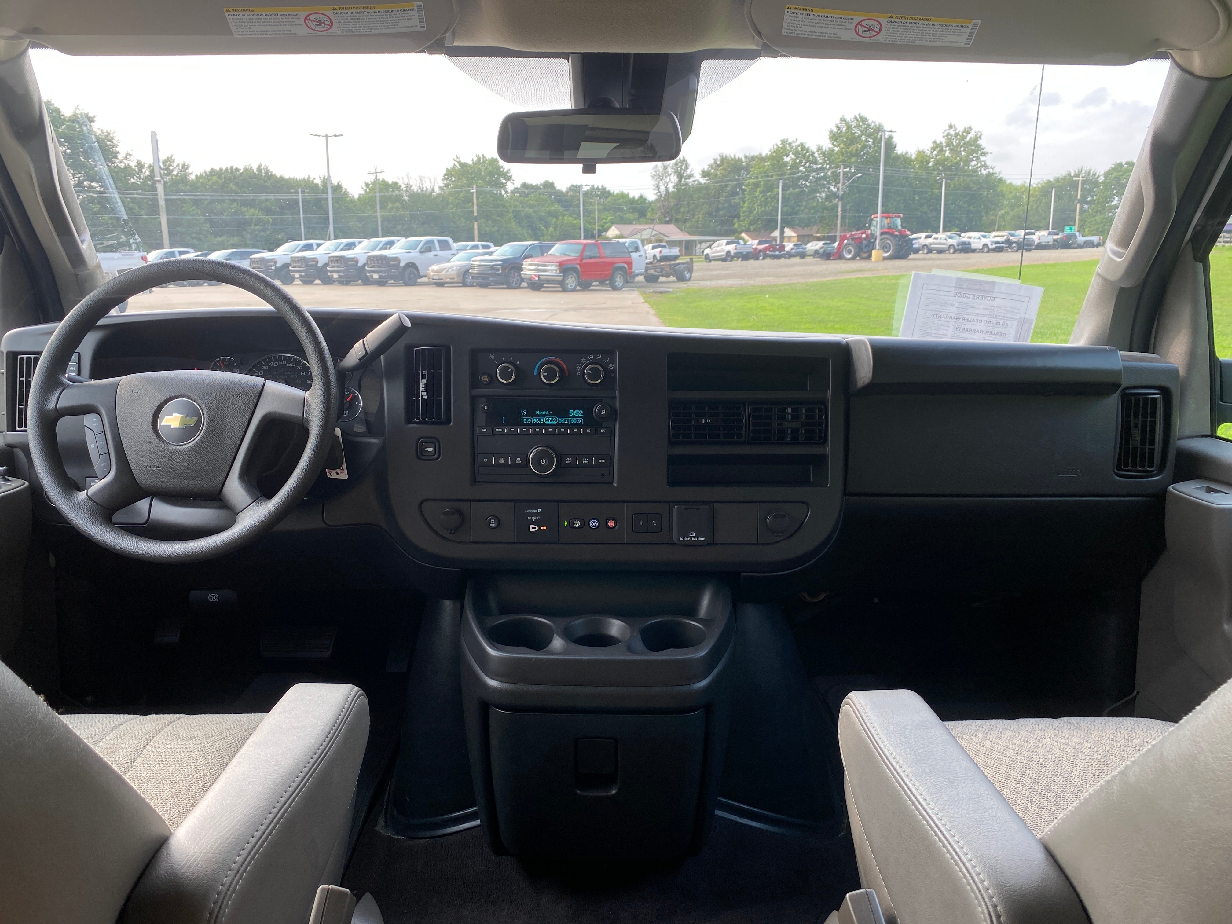 2025 Chevrolet Express Passenger 1LT
