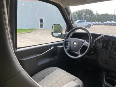 2025 Chevrolet Express Passenger 1LT