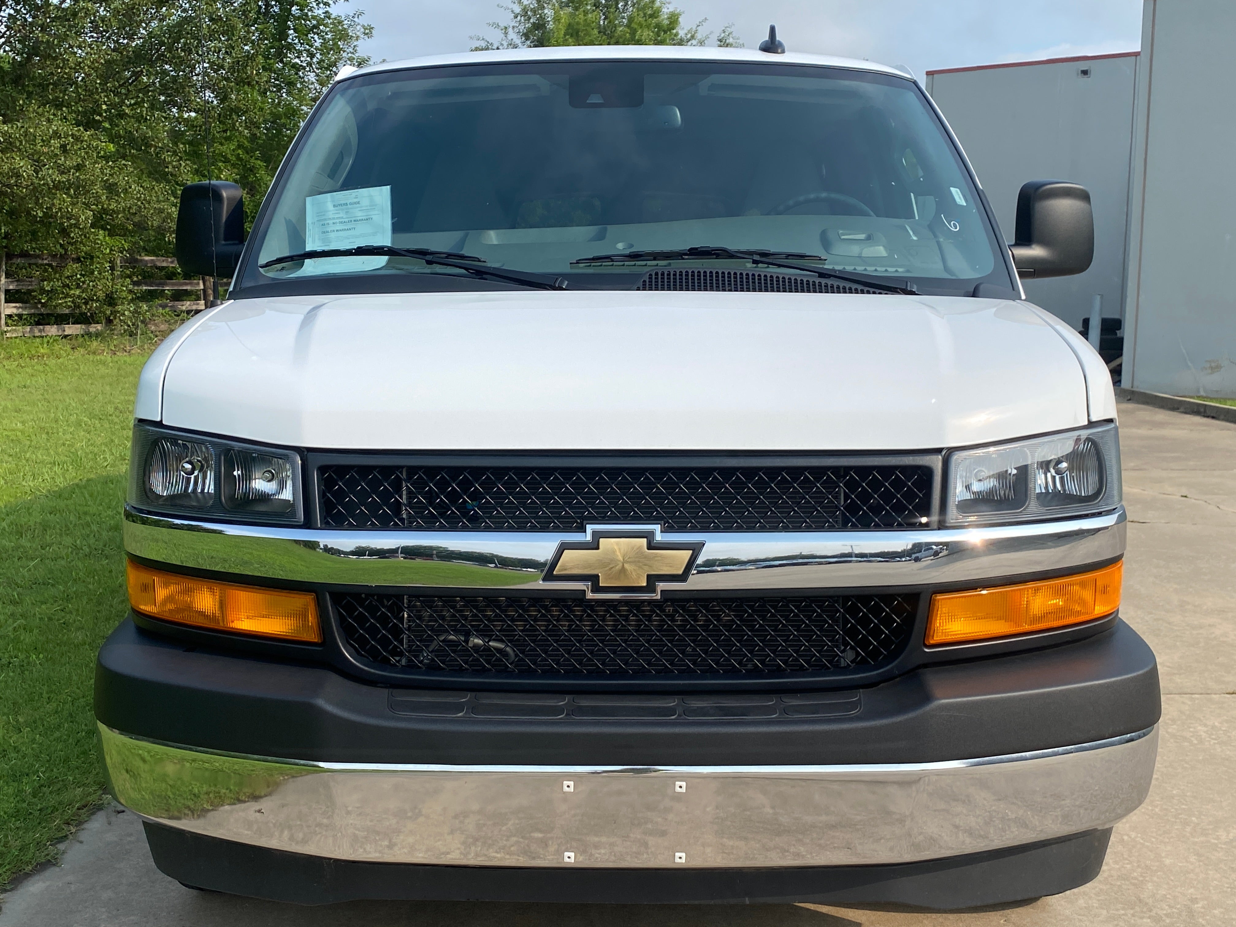 2025 Chevrolet Express Passenger 1LT
