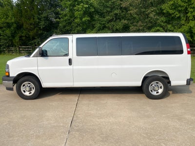 2025 Chevrolet Express Passenger 1LT