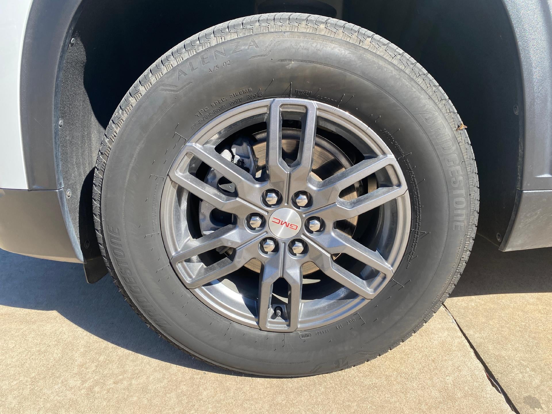 2025 GMC Acadia Elevation