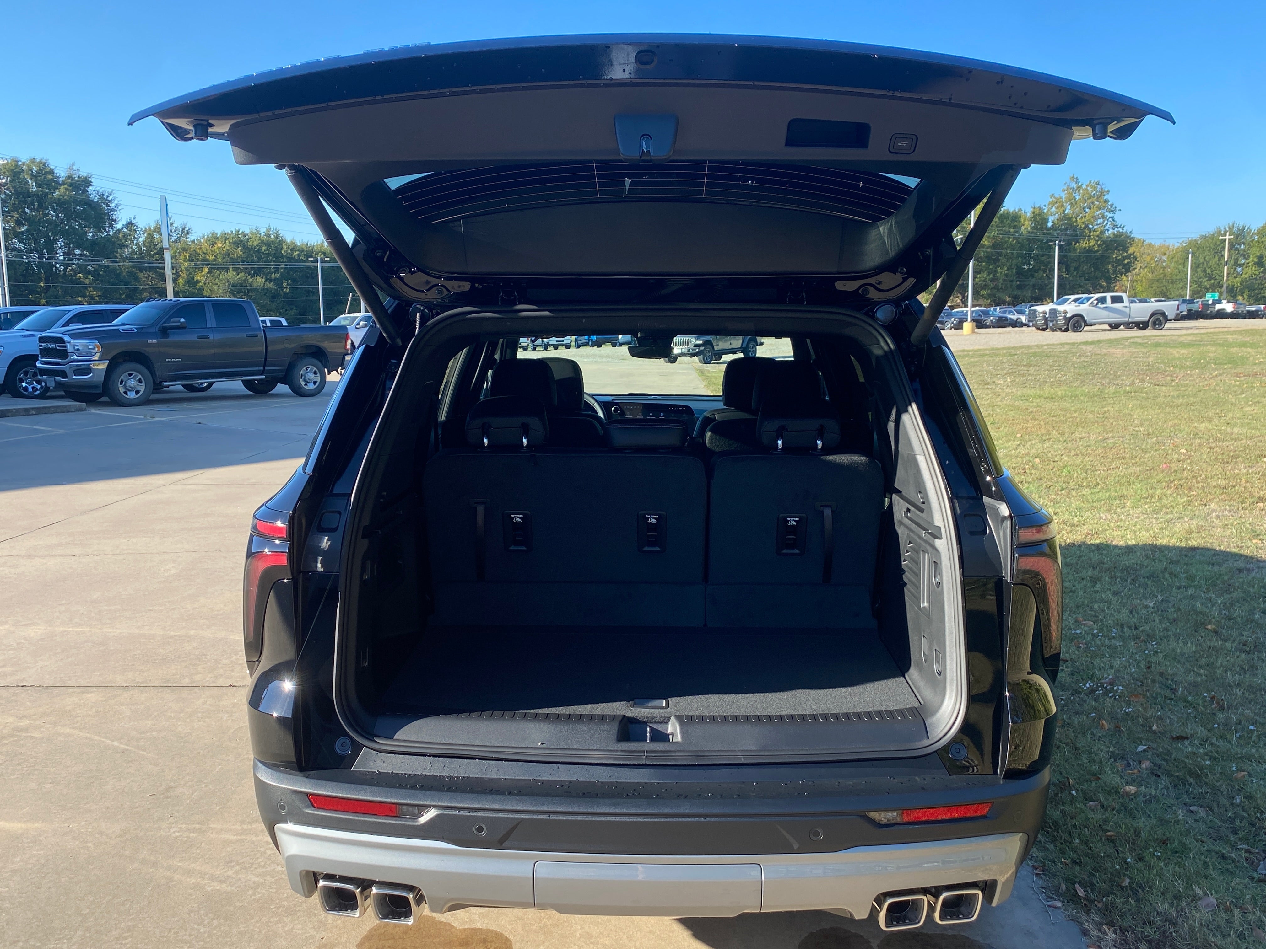 2027 Chevrolet Traverse LT - Photo 6