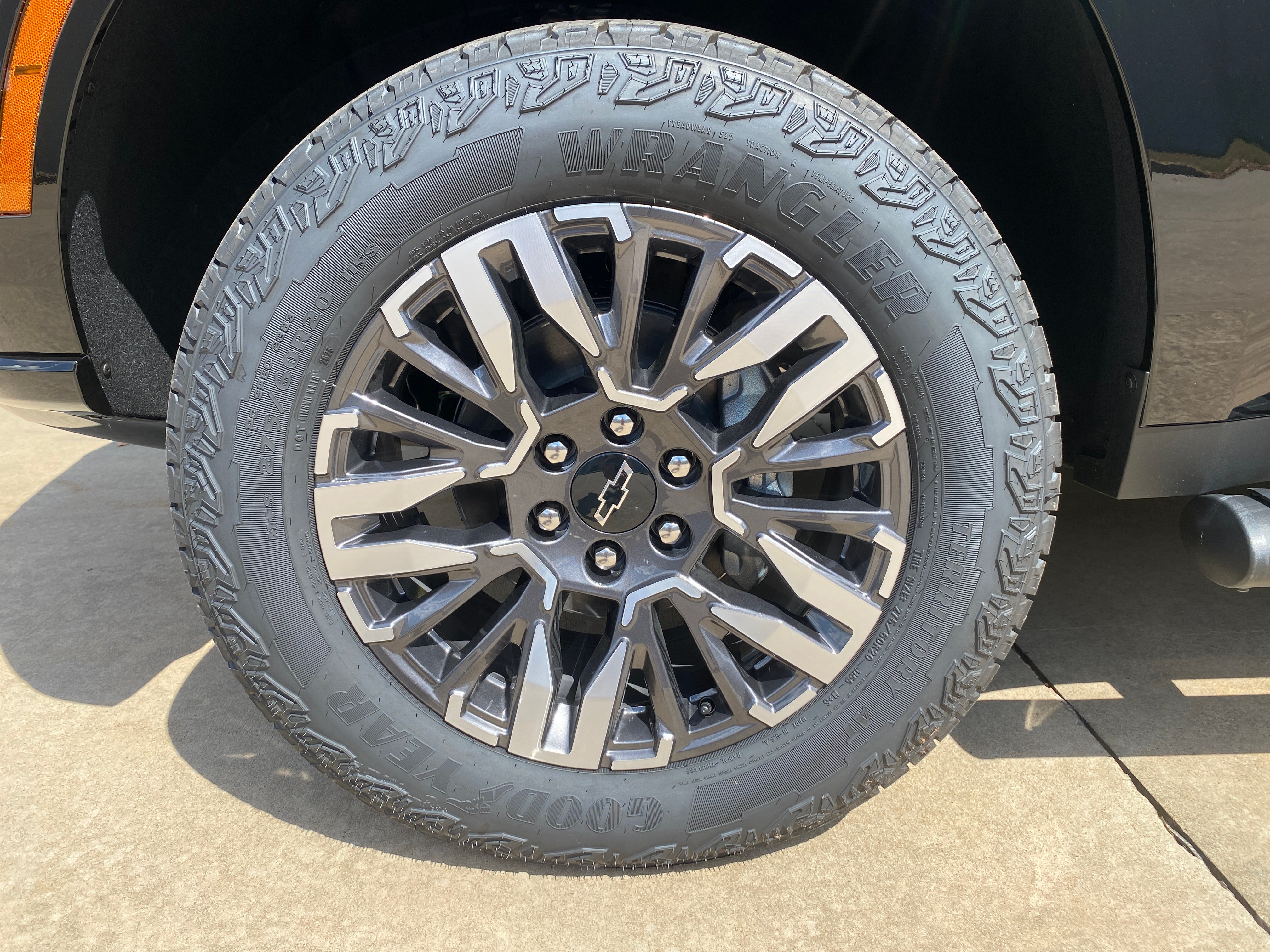 2026 Chevrolet Tahoe Z71 - Photo 10