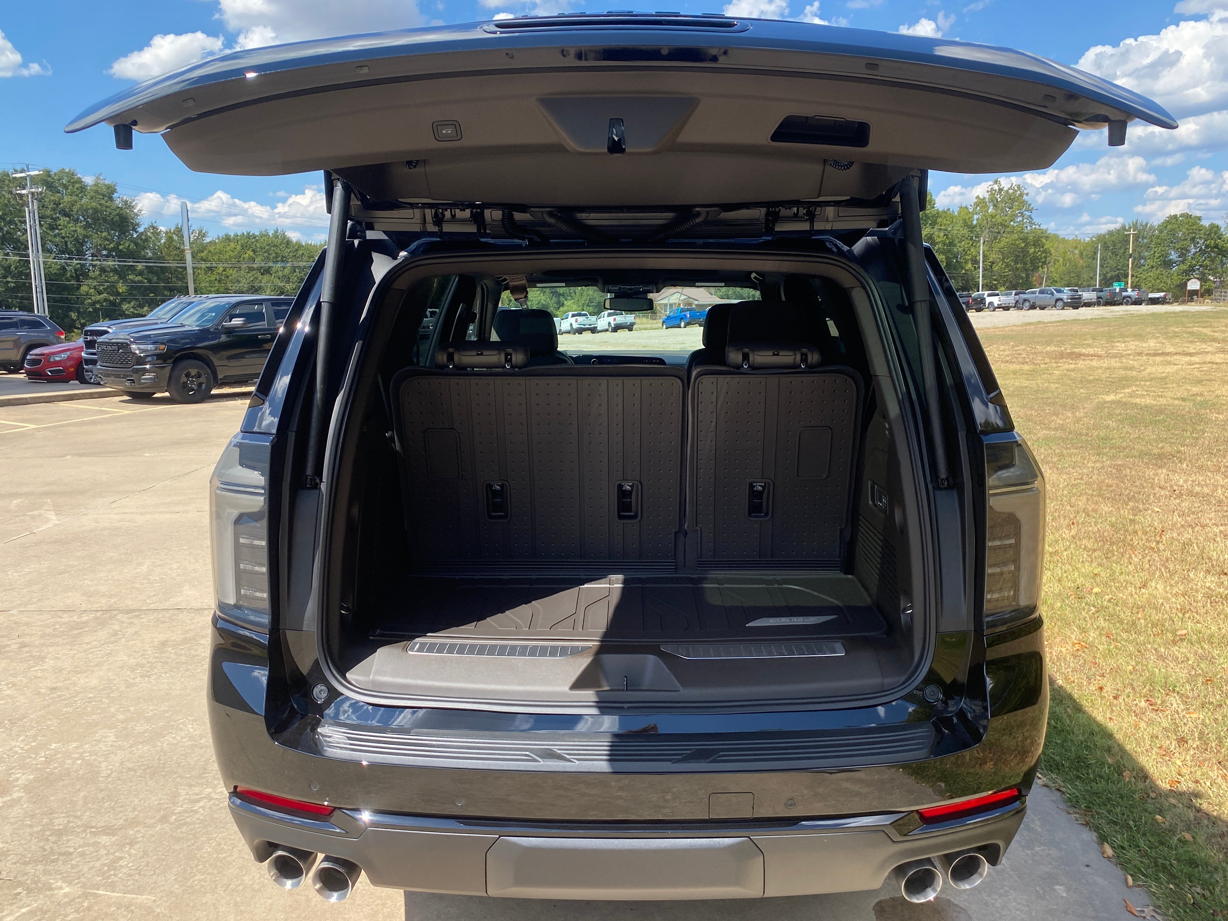 2026 Chevrolet Tahoe Z71 - Photo 6