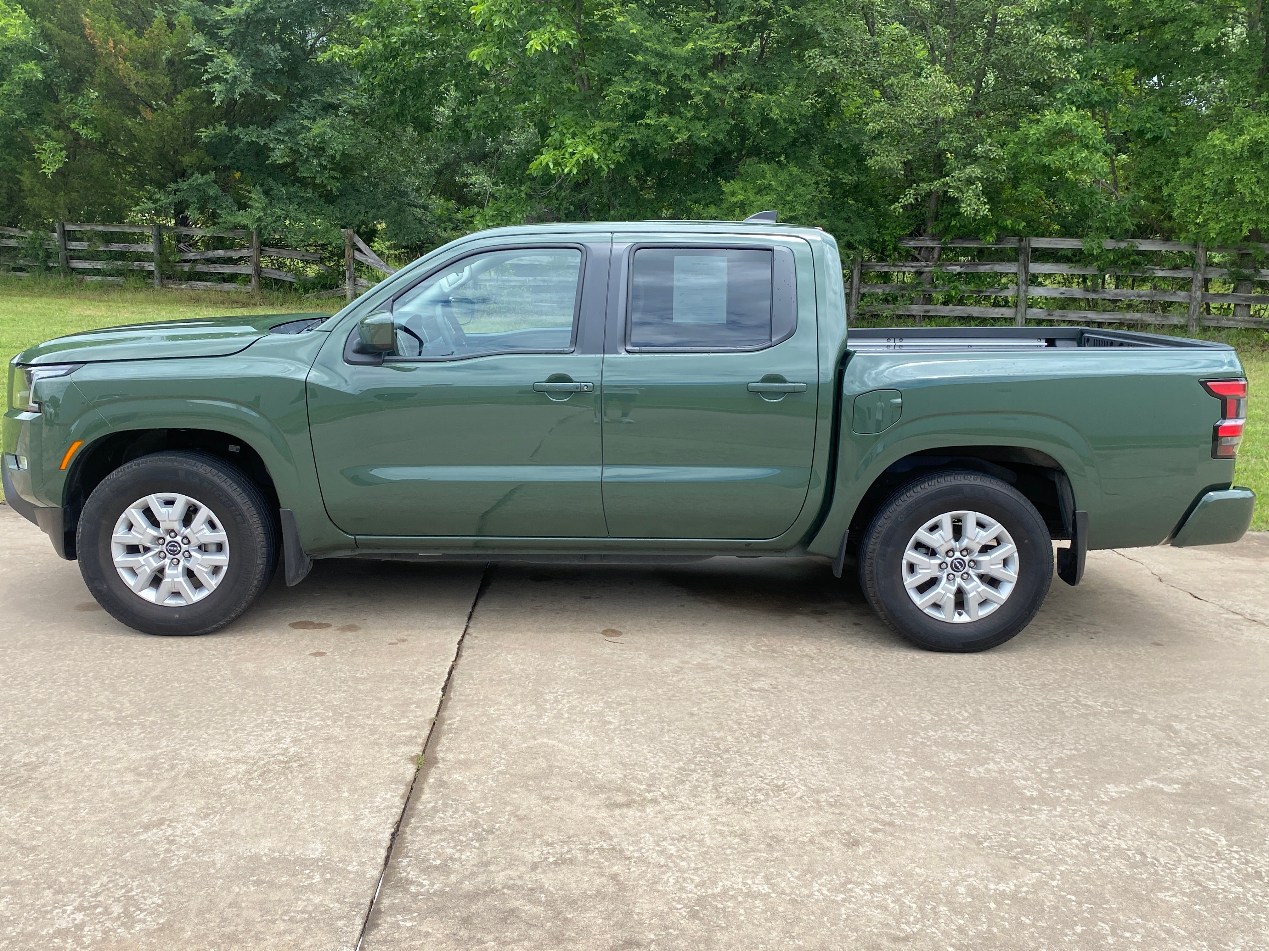 2024 Nissan Frontier SV