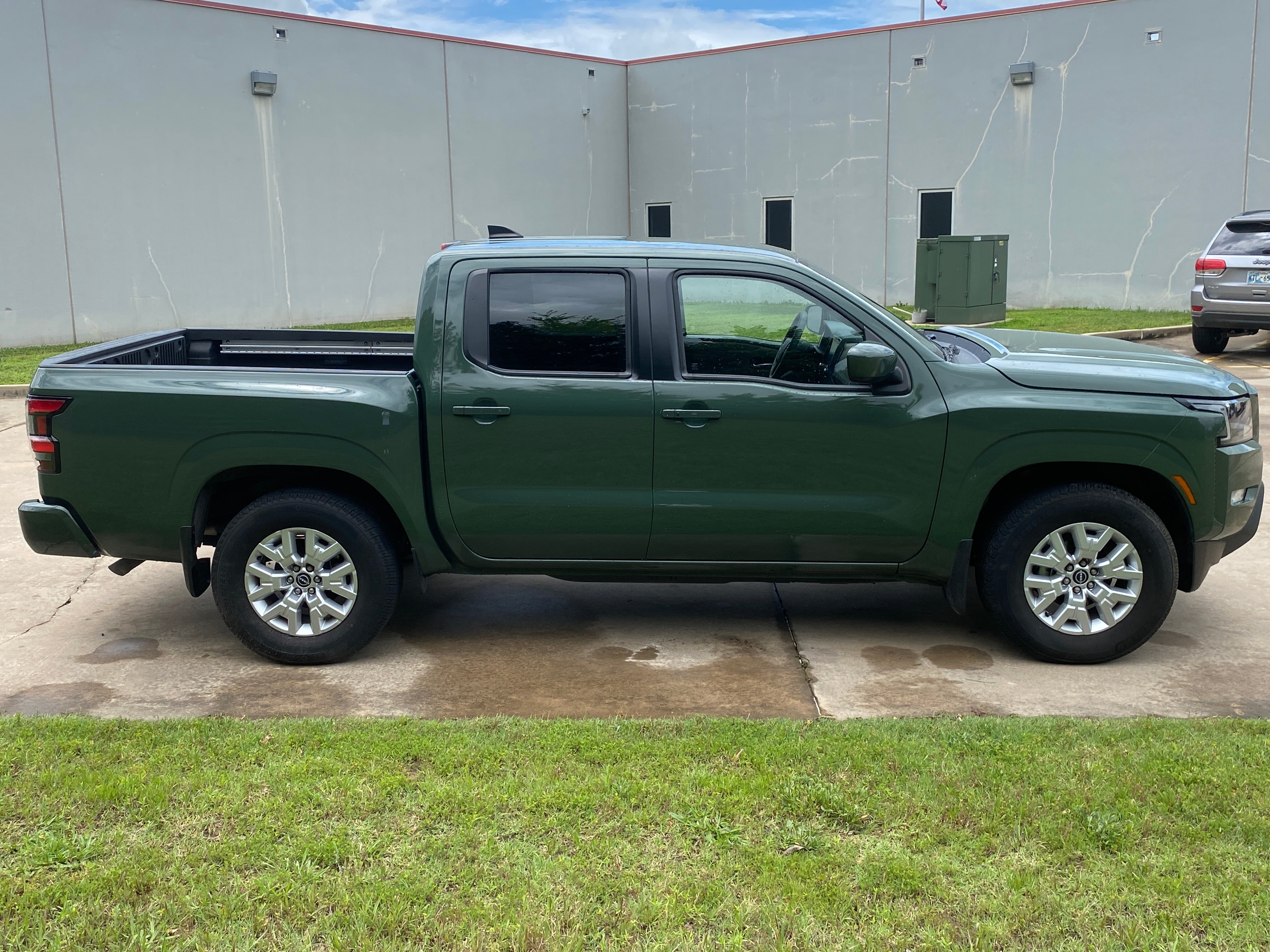 2024 Nissan Frontier SV