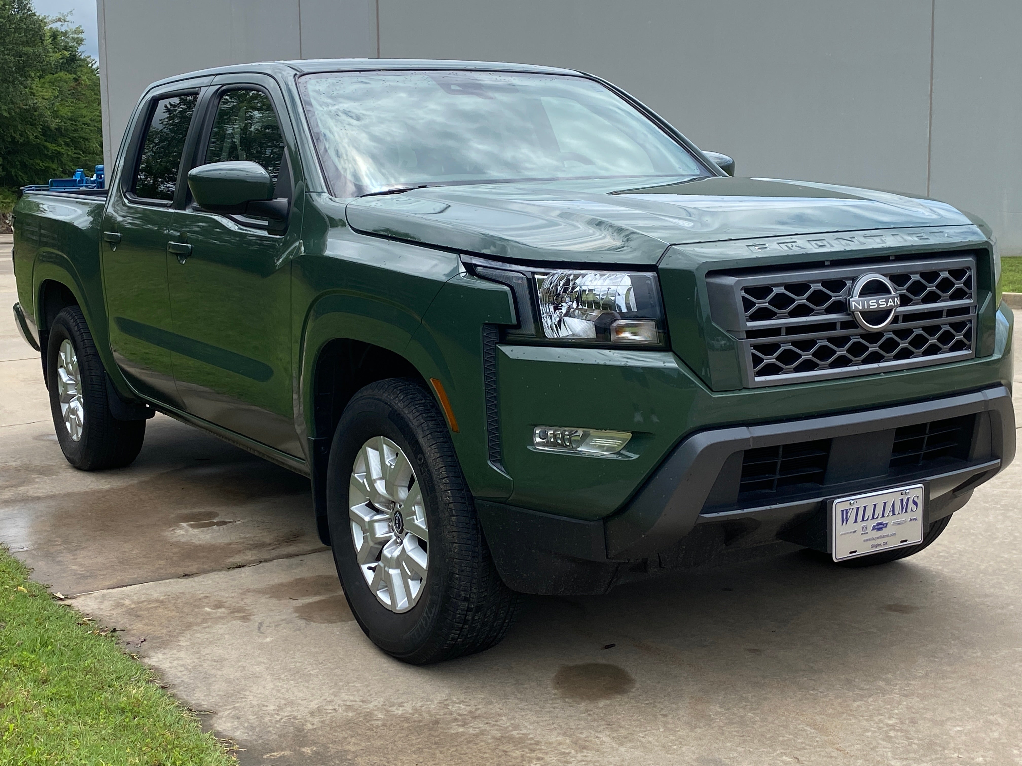 2024 Nissan Frontier SV