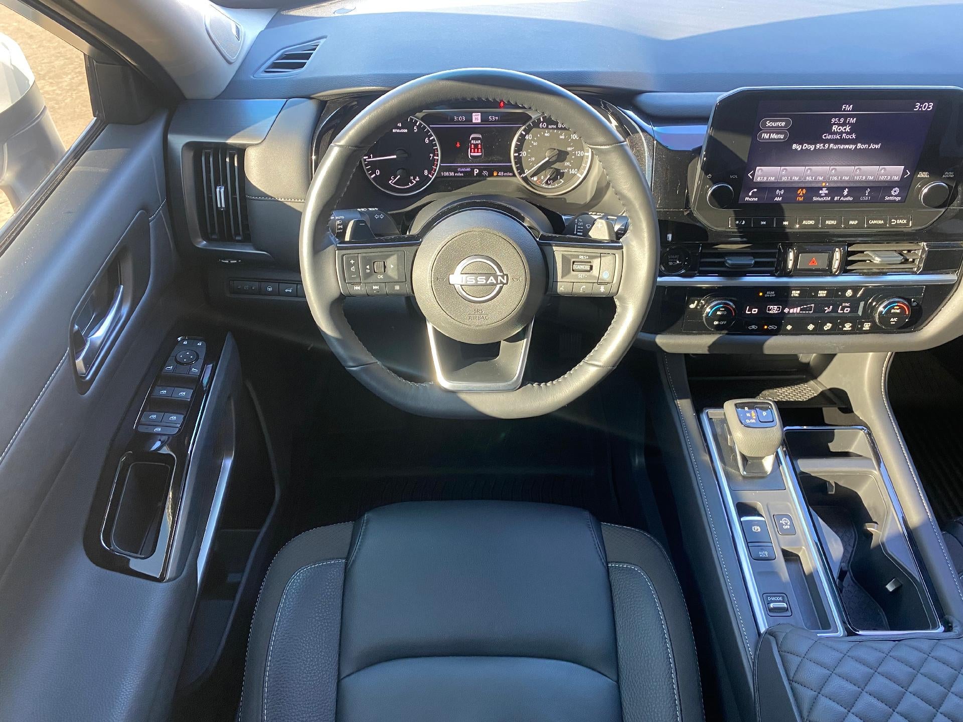 2025 Nissan Pathfinder SL