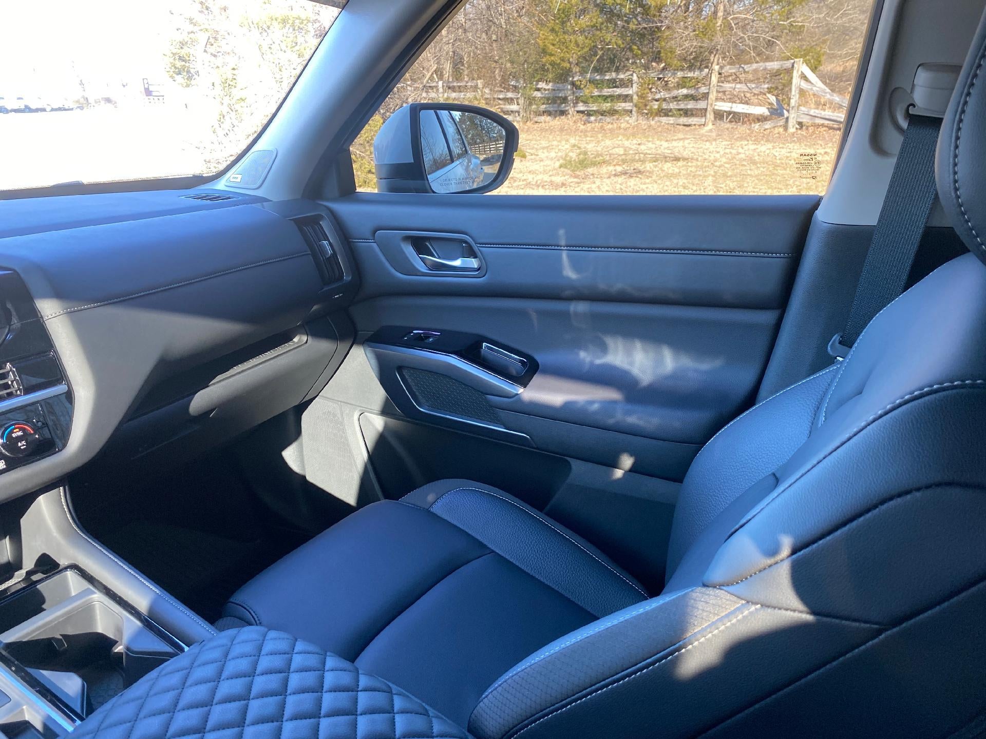 2025 Nissan Pathfinder SL