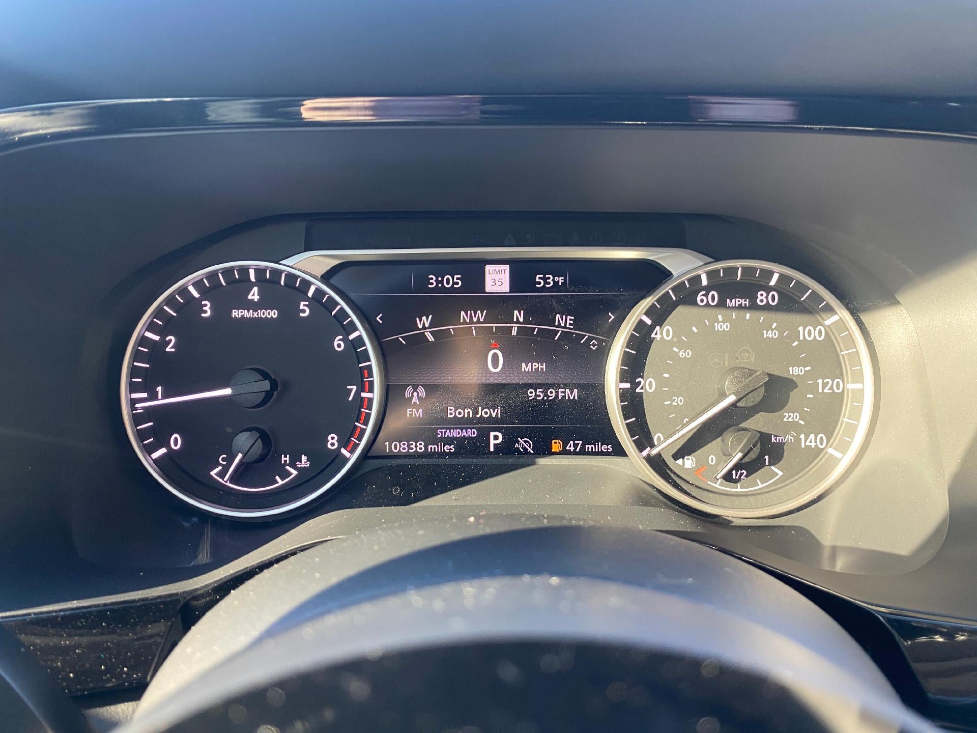 2025 Nissan Pathfinder SL