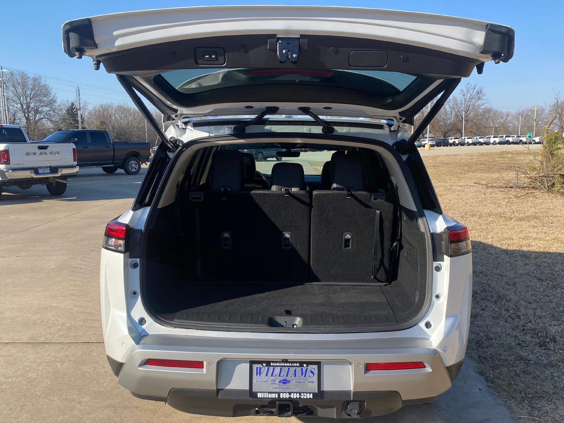 2025 Nissan Pathfinder SL