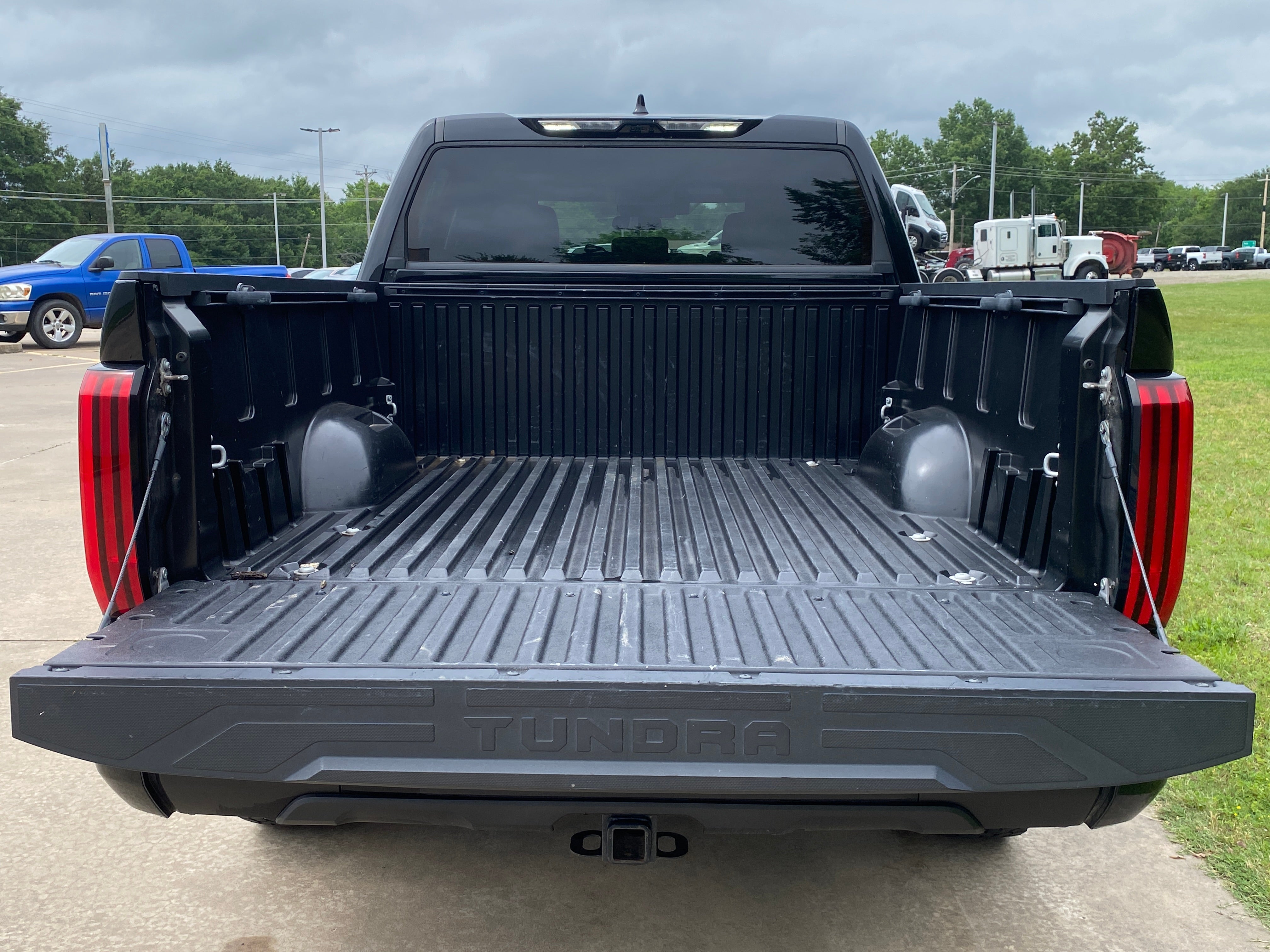 2022 Toyota Tundra 4WD SR5