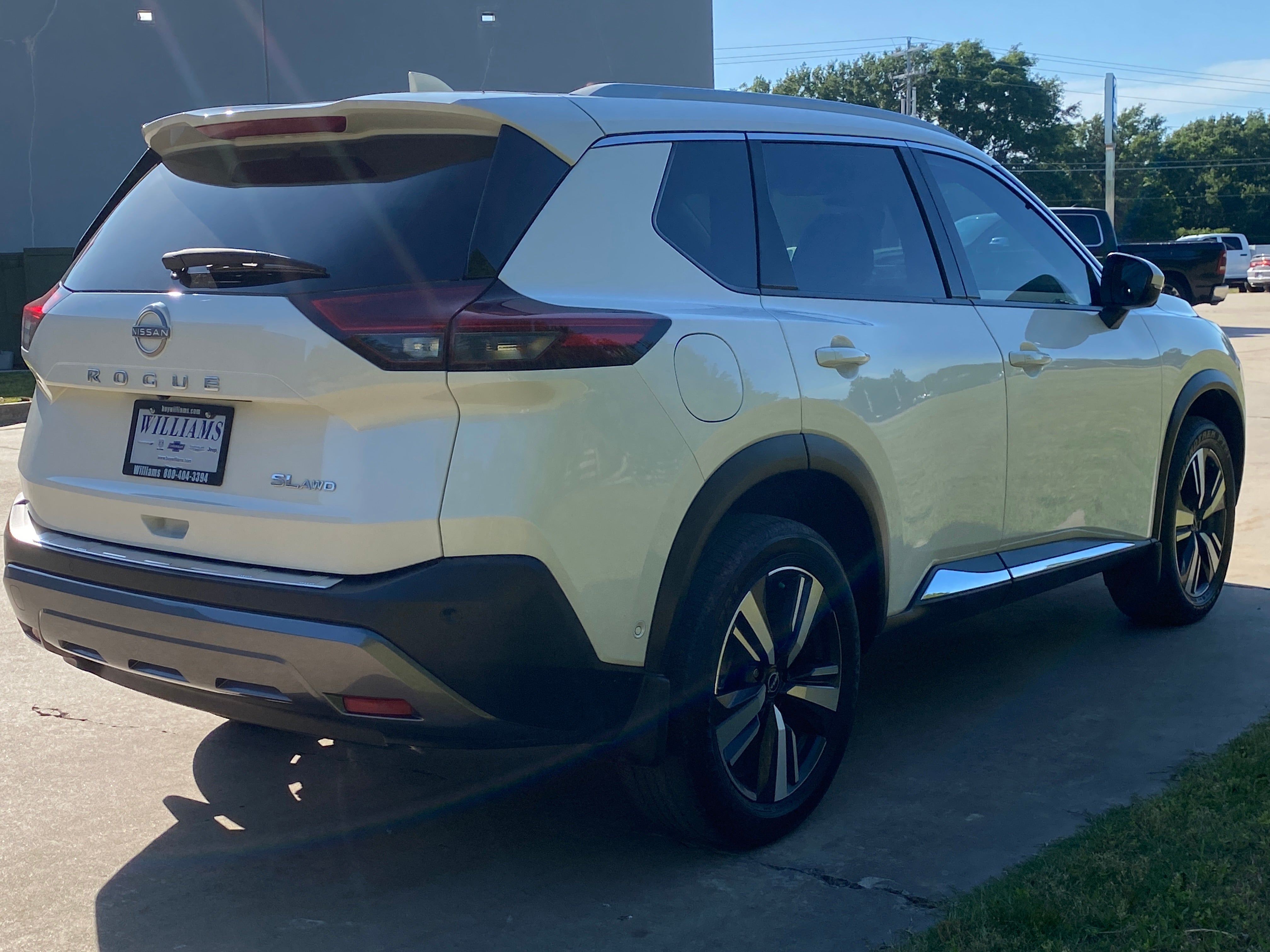 2023 Nissan Rogue SL